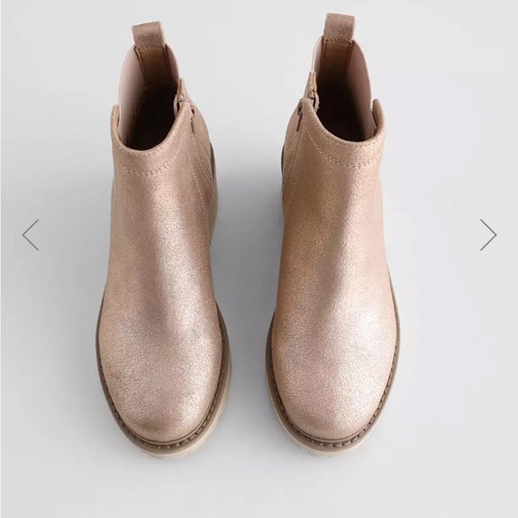 Girls - Fury Lug Boot Rose Gold bootie with zip up
DV BY DOLCE VITA- NEW - Picture 2 of 4